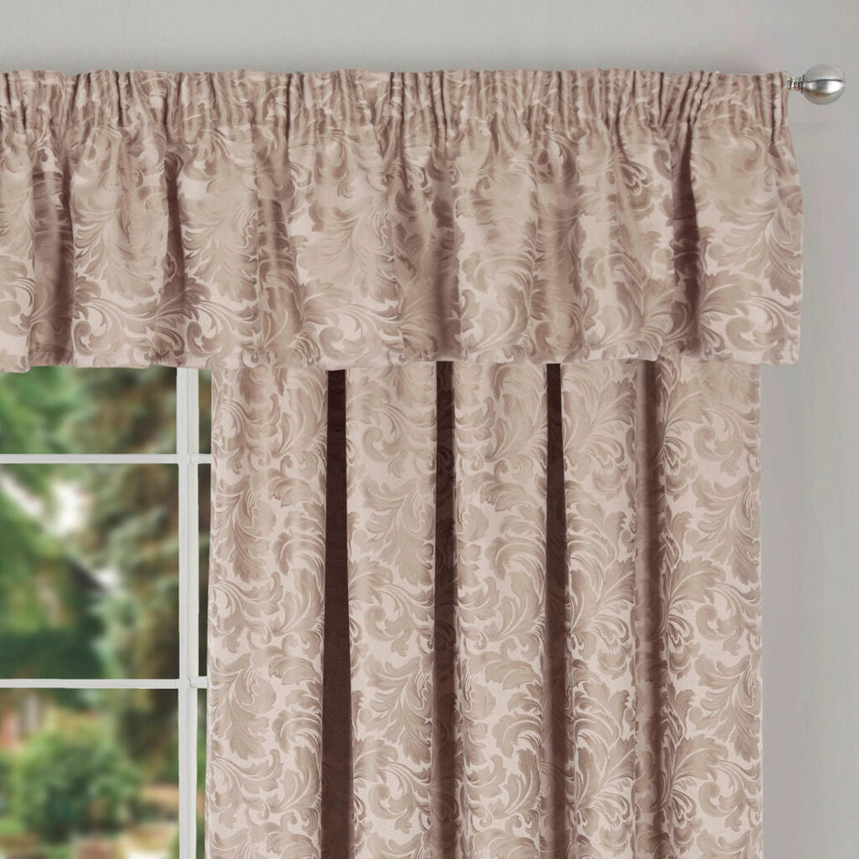 Buckingham Curtain Pelmet
