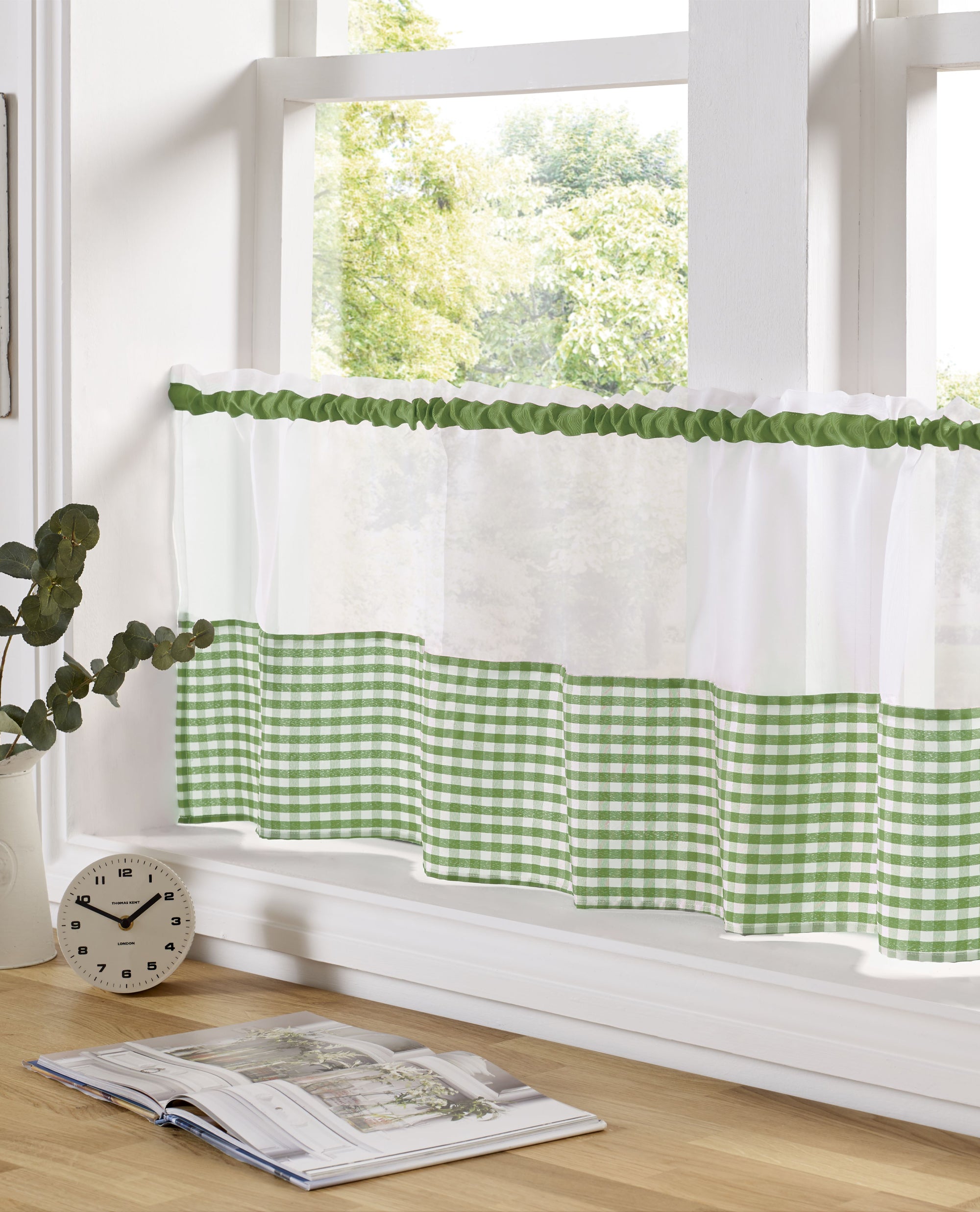 Gingham Slot Top Cafe Panel